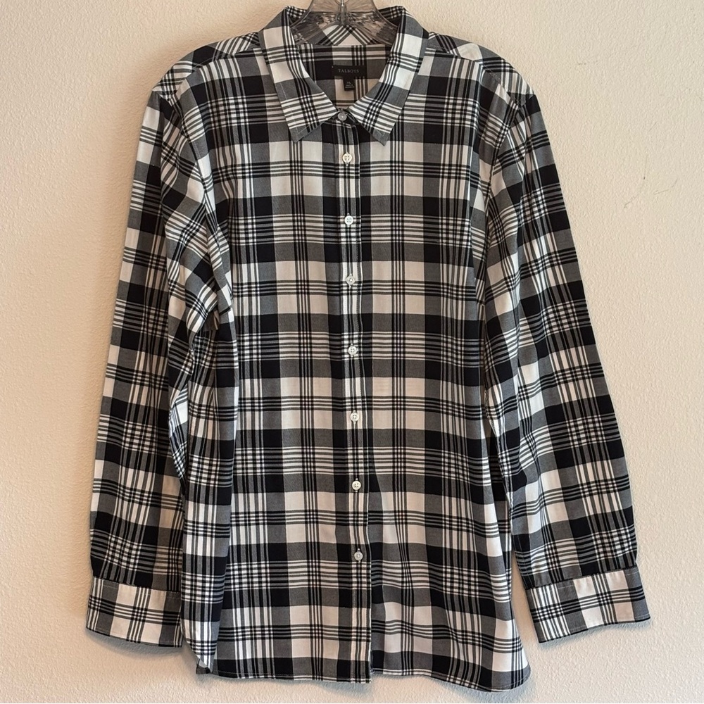 EUC Talbots Women's Black and White Casual Button Down Shirt Size XL